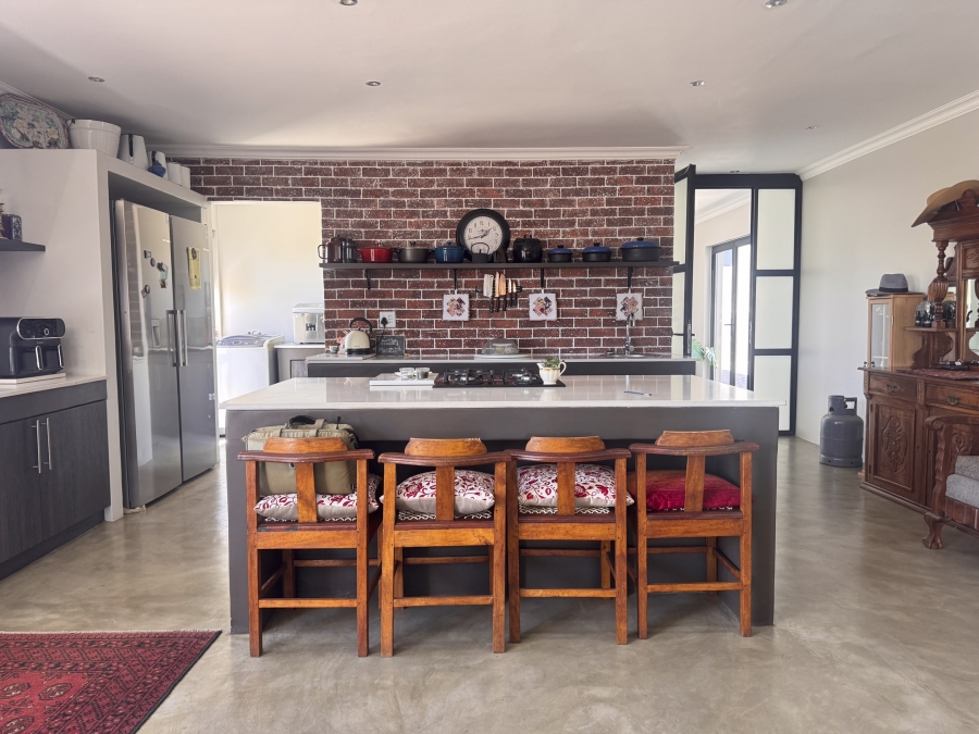 6 Bedroom Property for Sale in Sunset Estate Western Cape